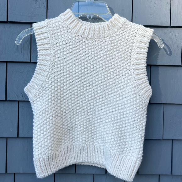 H&M Sweaters - NWT H&M Sweater Vest XS